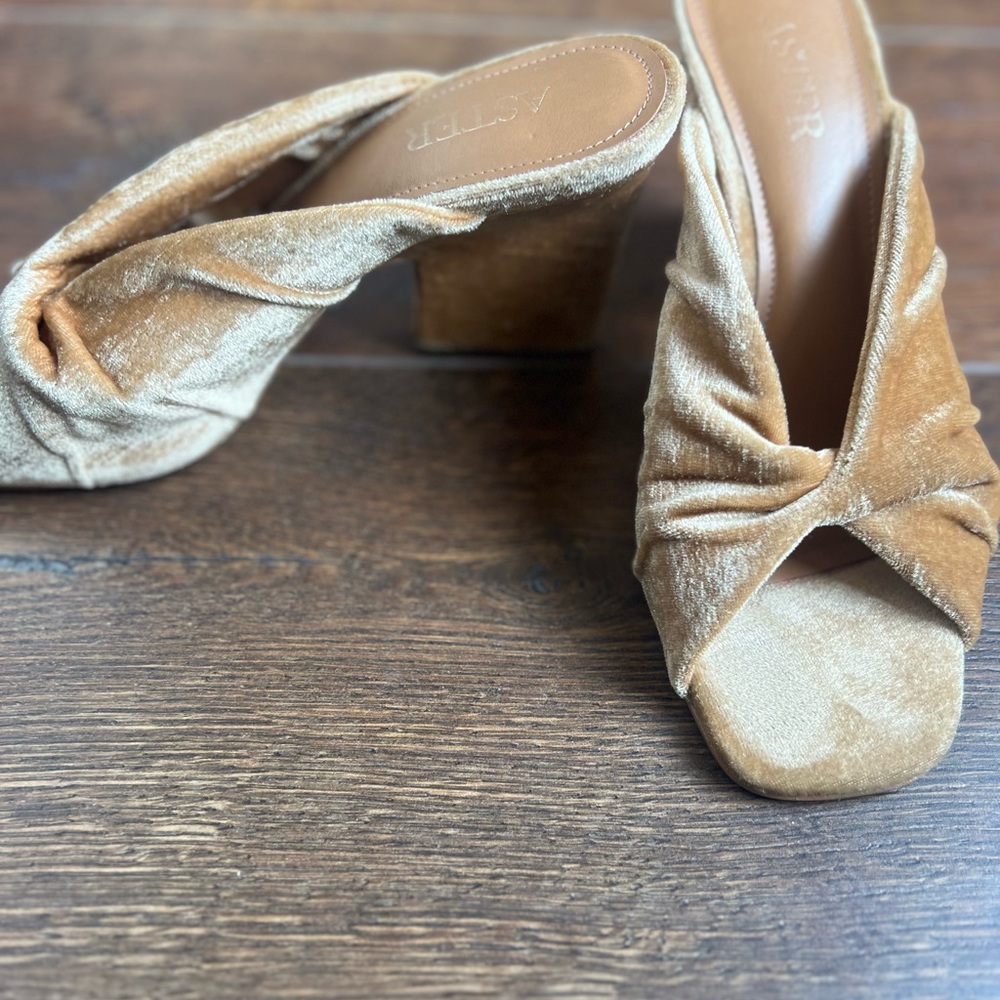 Aster velvet sandals size 8